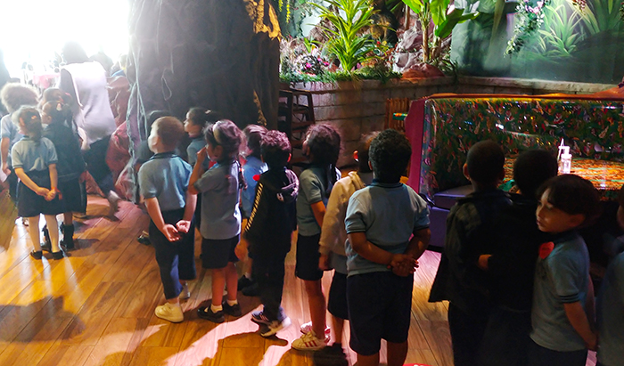 School tours in Dubai with Rainforest Cafe UAE